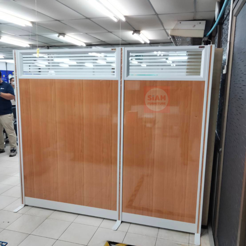 พาร์ติชั่นลายไม้สีบีช ครึ่งกระจกขัดลาย